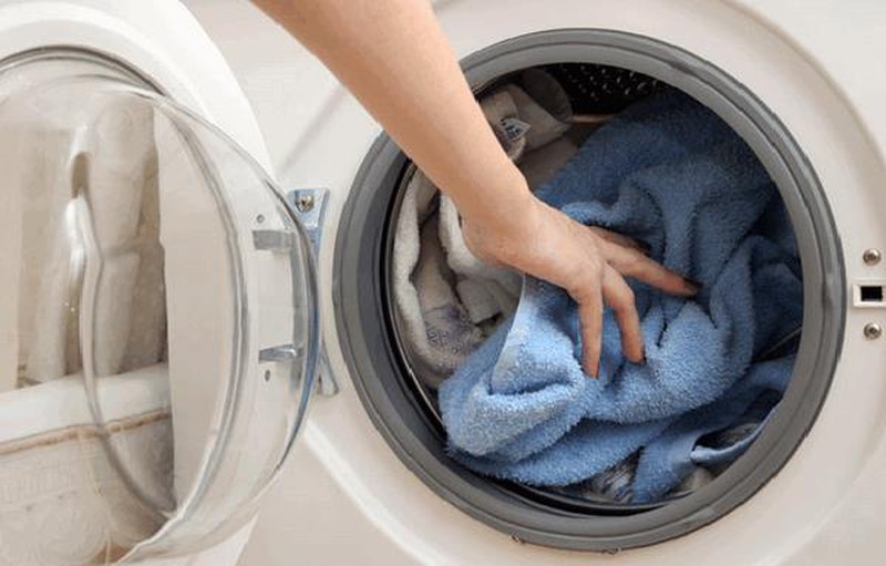 4 sai lầm phổ biến khiến máy giặt nhanh hỏng, tiền điện tăng gấp đôi
